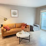 Pacific Blue Townhome Walk To Ocean 2 Bed Apt With Free Parking