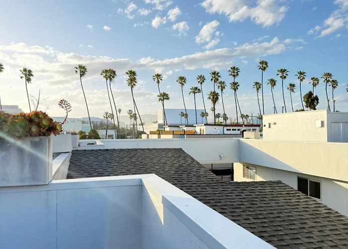 Pacific Blue Townhome Walk To Ocean 2 Bed Apt With Free Parking