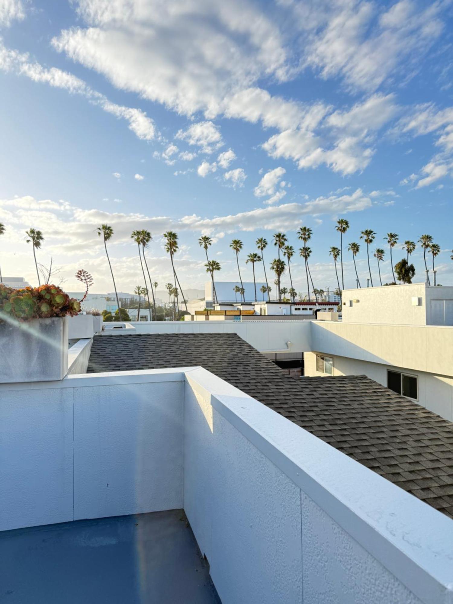 Pacific Blue Townhome Walk To Ocean 2 Bed With Free Parking Apartment Los Angeles